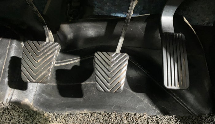 2022 KIA CARENS LUXURY PLUS 1.4 PETROL 7 STR, Petrol, Manual, 43,820 km, Pedals