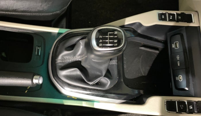 2022 KIA CARENS LUXURY PLUS 1.4 PETROL 7 STR, Petrol, Manual, 43,820 km, Gear Lever