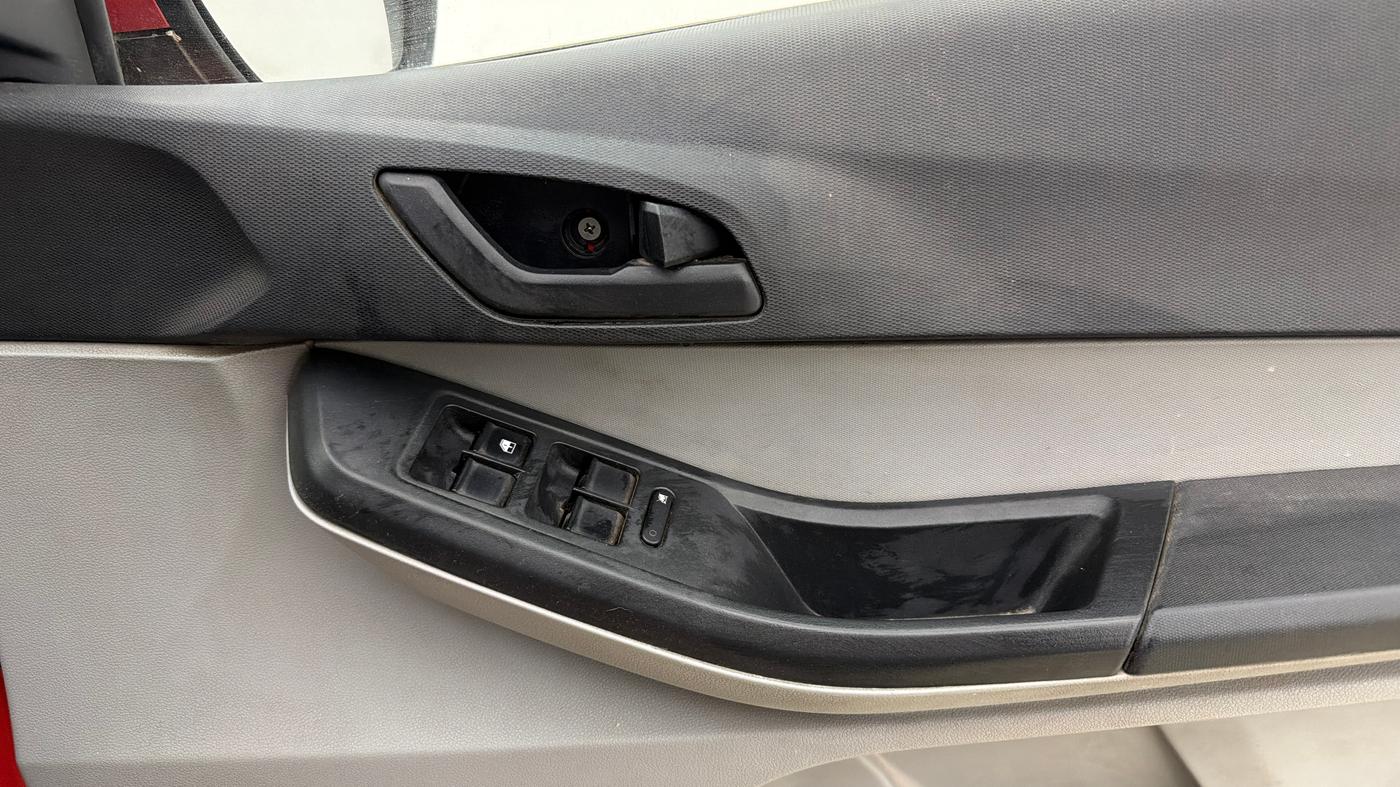 2021 Tata Tiago XZ PETROL, Petrol, Manual, 70,488 km, Driver Side Door Panels Control