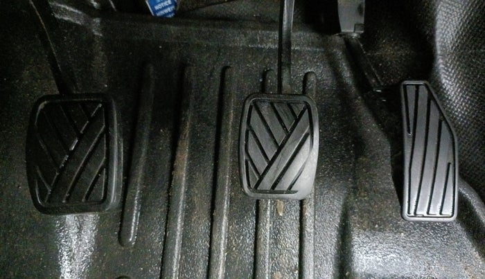 2018 Maruti Swift VXI, CNG, Manual, 67,075 km, Pedals