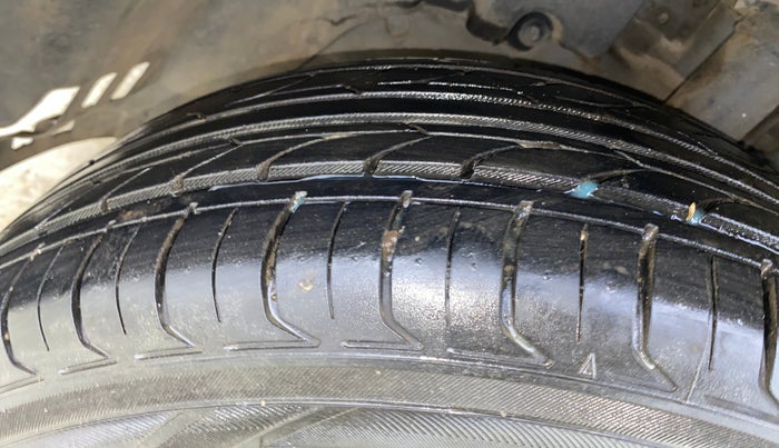 2014 Ford Ecosport TITANIUM 1.0L ECOBOOST, Petrol, Manual, 38,001 km, Left Front Tyre Tread