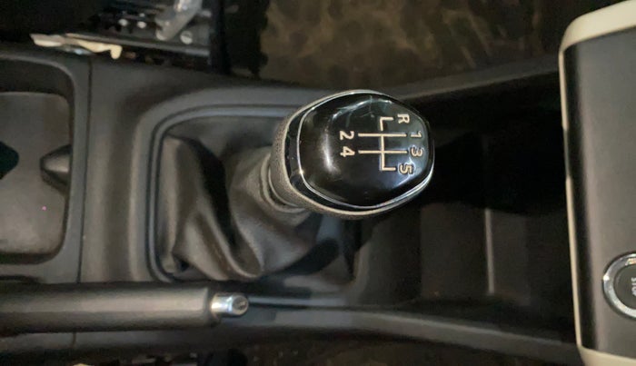 2022 Renault TRIBER RXZ, Petrol, Manual, 18,634 km, Gear Lever