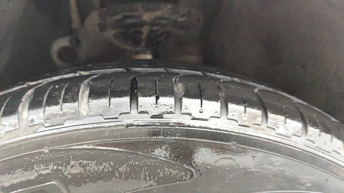 2023 Skoda SLAVIA STYLE 1.0L TSI AT, Petrol, Automatic, 80,387 km, Right Front Tyre Tread