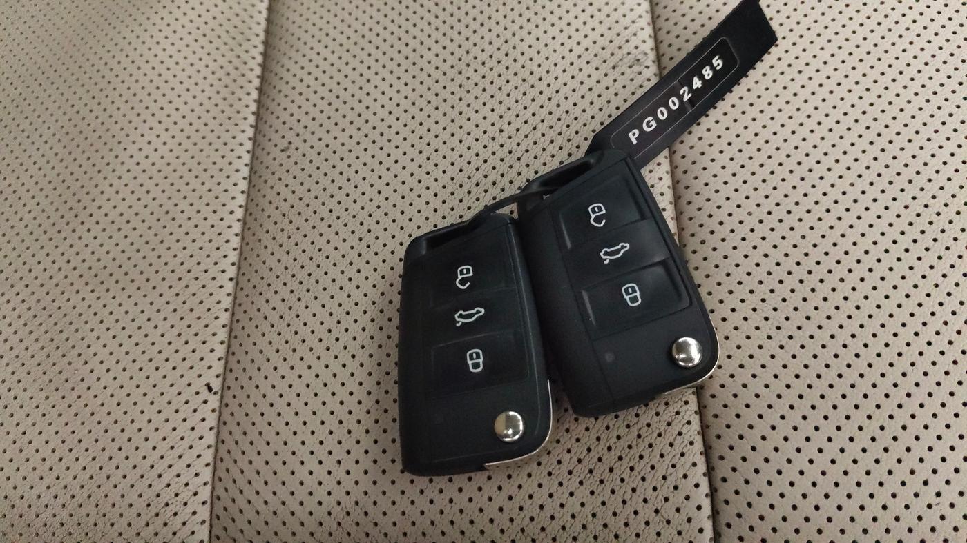 2023 Skoda SLAVIA STYLE 1.0L TSI AT, Petrol, Automatic, 80,387 km, Key Close Up