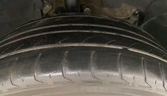 2020 Renault Duster RXZ 1.3 TURBO PETROL MT, Petrol, Manual, 95,849 km, Right Front Tyre Tread