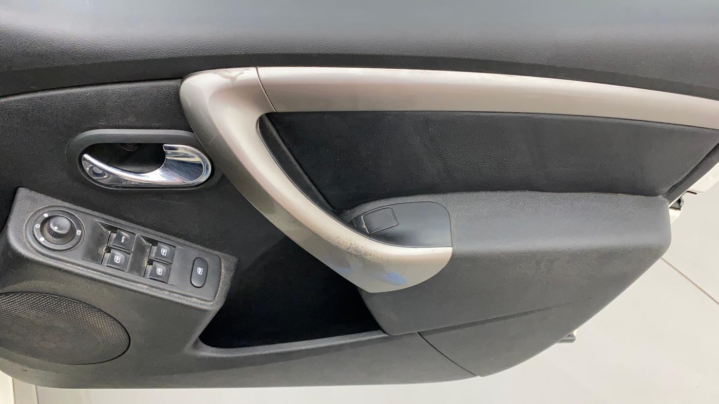2020 Renault Duster RXZ 1.3 TURBO PETROL MT, Petrol, Manual, 95,849 km, Driver Side Door Panels Control