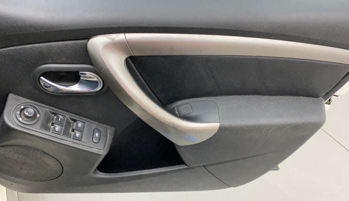 2020 Renault Duster RXZ 1.3 TURBO PETROL MT, Petrol, Manual, 95,849 km, Driver Side Door Panels Control