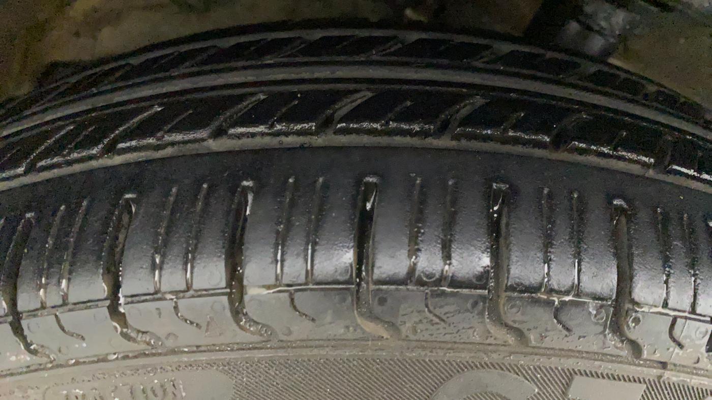 2011 Maruti Wagon R 1.0 LXI, Petrol, Manual, 38,592 km, Right Rear Tyre Tread
