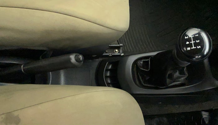 2011 Maruti Wagon R 1.0 LXI, Petrol, Manual, 38,592 km, Gear Lever