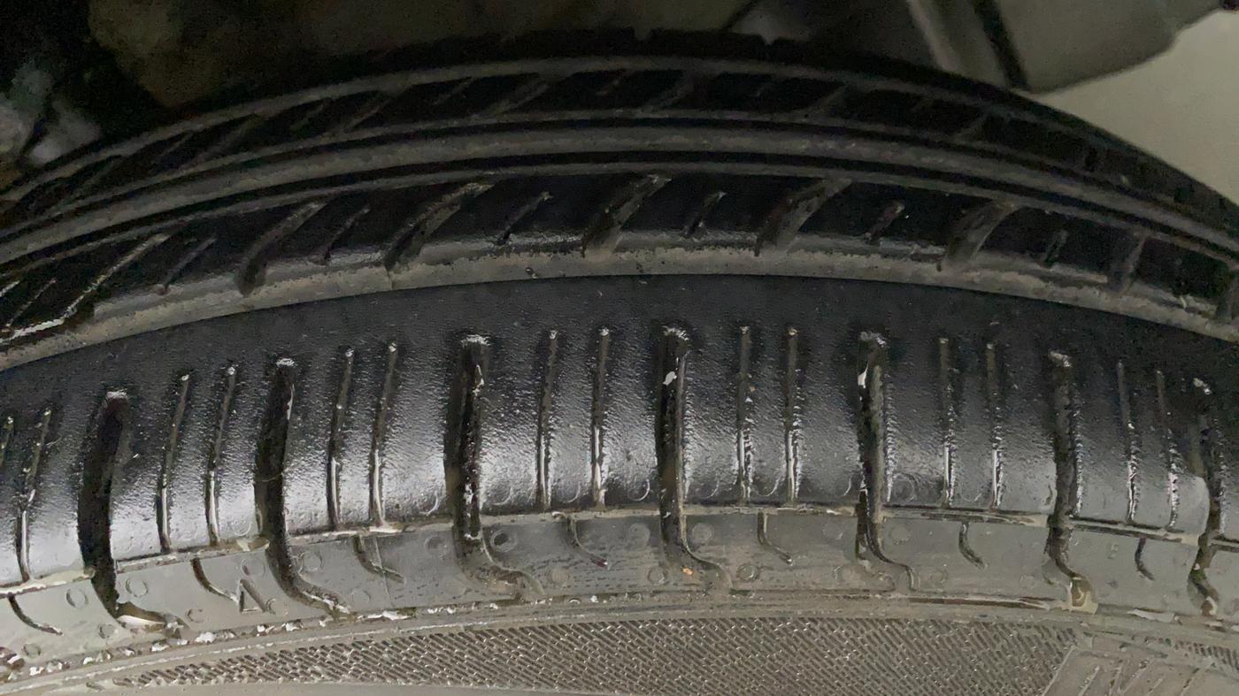 2011 Maruti Wagon R 1.0 LXI, Petrol, Manual, 38,592 km, Left Rear Tyre Tread