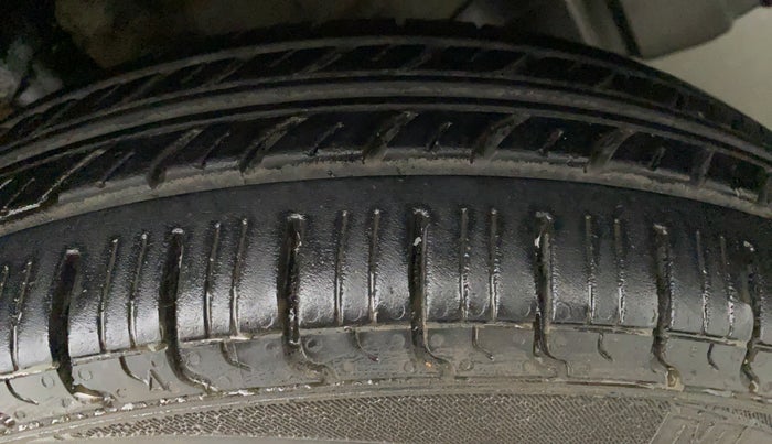 2011 Maruti Wagon R 1.0 LXI, Petrol, Manual, 38,592 km, Left Rear Tyre Tread