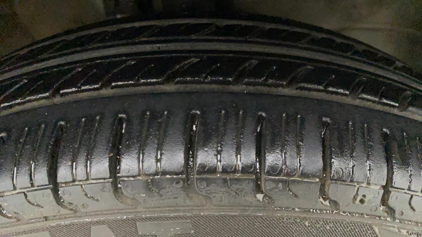 2011 Maruti Wagon R 1.0 LXI, Petrol, Manual, 38,592 km, Right Front Tyre Tread