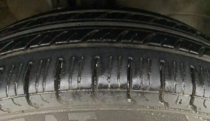 2011 Maruti Wagon R 1.0 LXI, Petrol, Manual, 38,592 km, Right Front Tyre Tread
