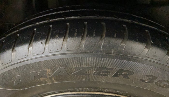 2019 Maruti Swift LXI, CNG, Manual, 69,834 km, Right Rear Tyre Tread