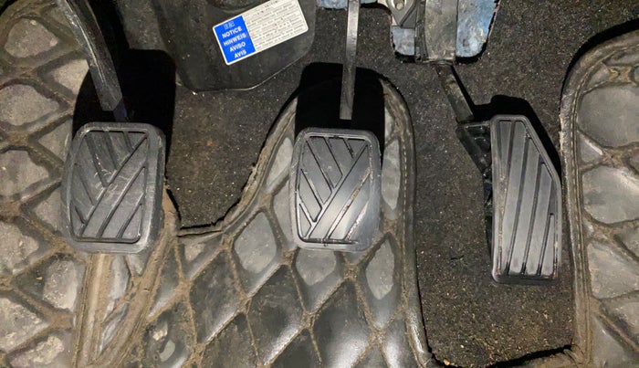 2019 Maruti Swift LXI, CNG, Manual, 69,834 km, Pedals