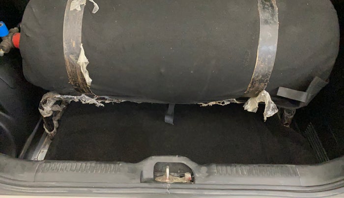 2019 Maruti Swift LXI, CNG, Manual, 69,834 km, Boot Inside