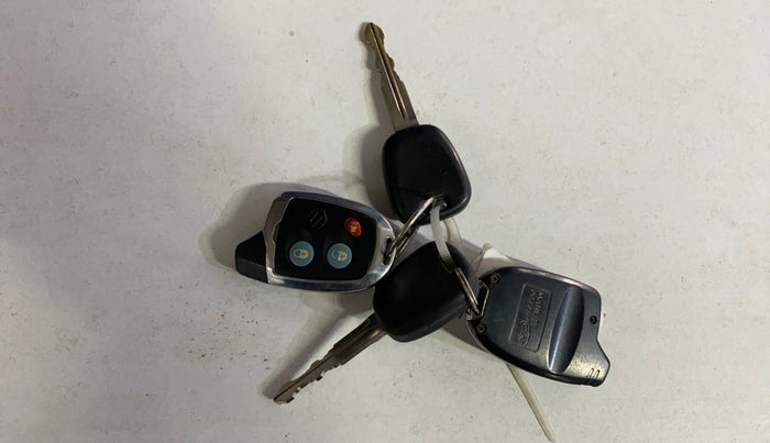 2019 Maruti Swift LXI, CNG, Manual, 69,834 km, Key Close Up