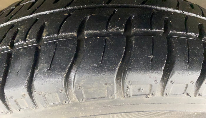 2013 Maruti Alto 800 LXI, Petrol, Manual, 40,369 km, Left Front Tyre Tread