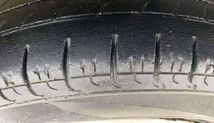 2013 Maruti Alto 800 LXI, Petrol, Manual, 40,369 km, Left Rear Tyre Tread