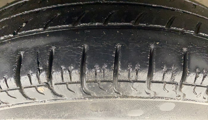 2013 Maruti Alto 800 LXI, Petrol, Manual, 40,369 km, Right Front Tyre Tread