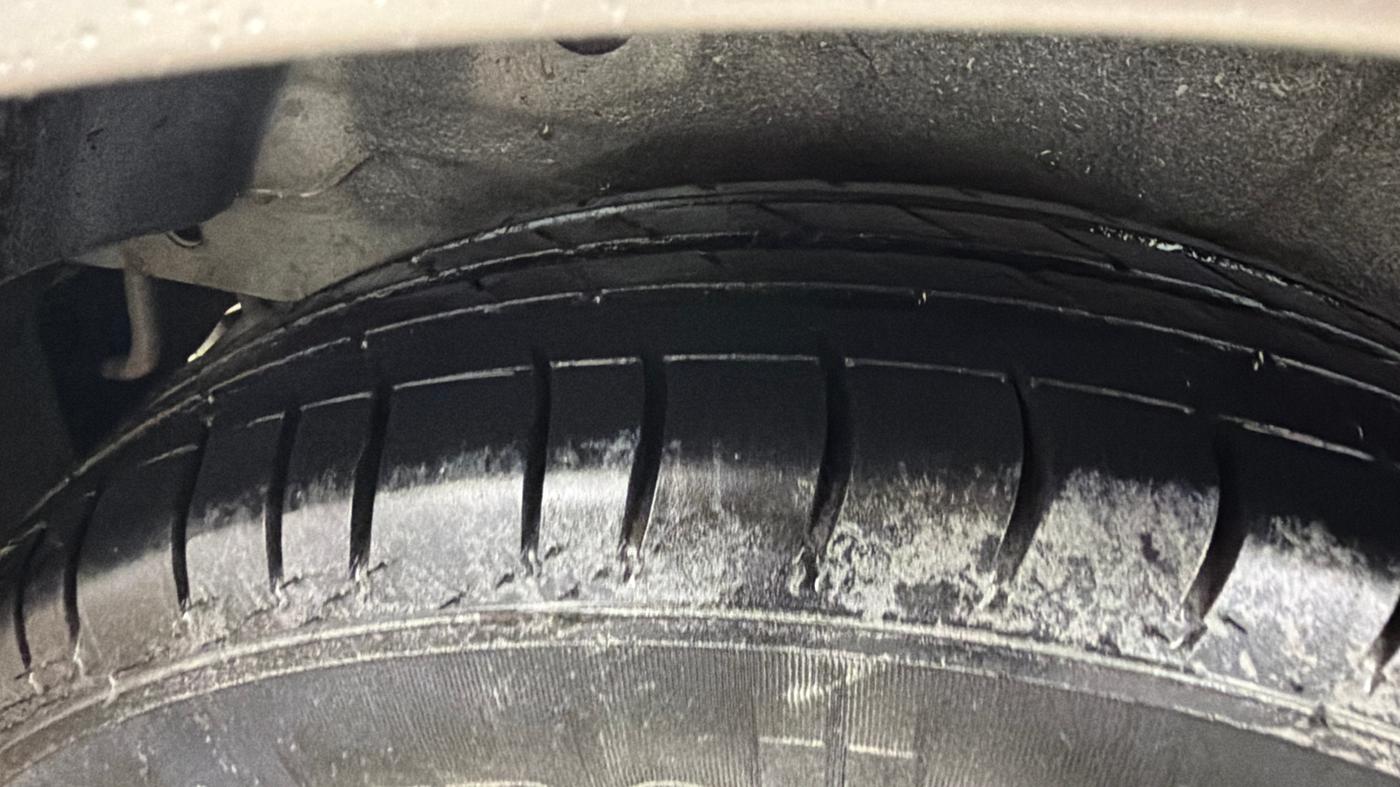 2016 Hyundai i10 MAGNA 1.2, Petrol, Manual, 65,737 km, Right Rear Tyre Tread