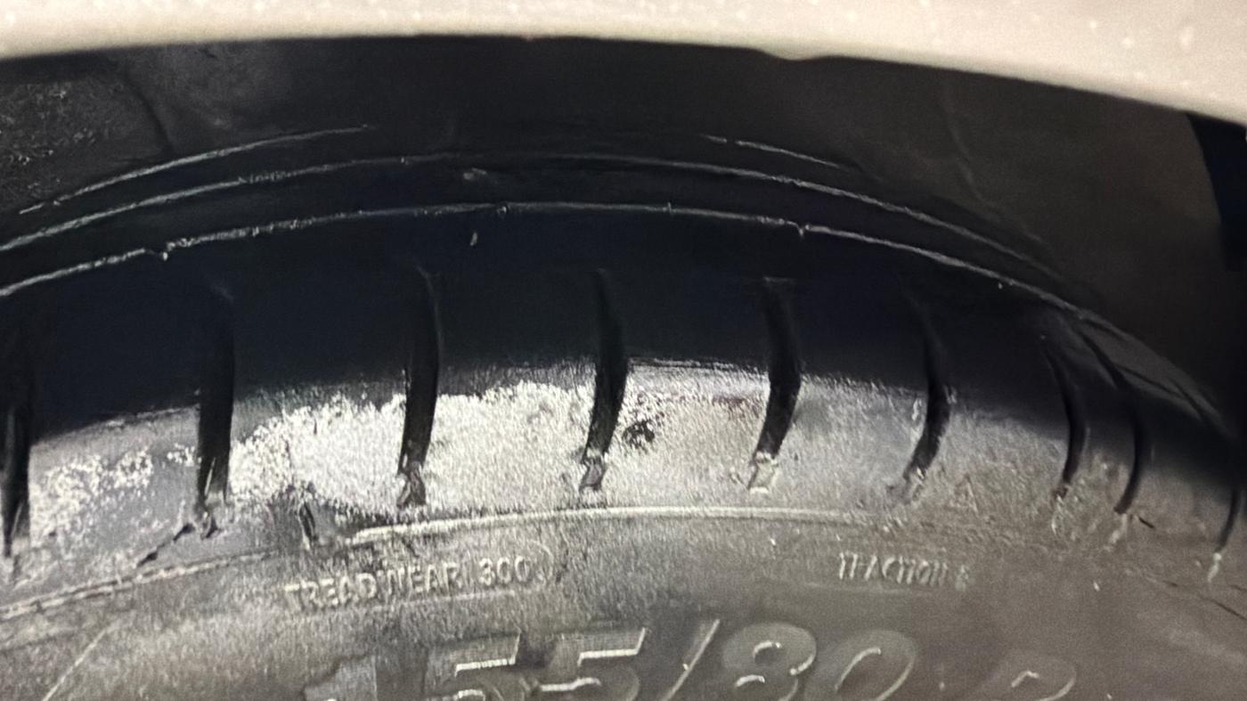 2016 Hyundai i10 MAGNA 1.2, Petrol, Manual, 65,737 km, Left Front Tyre Tread