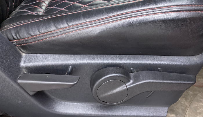 2021 Mahindra Thar LX HT PETROL 4WD MT, Petrol, Manual, 9,538 km, Driver Side Adjustment Panel