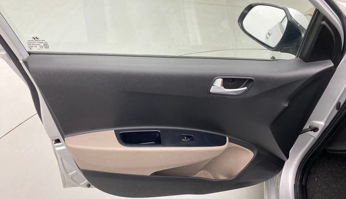 2017 Hyundai Grand i10 SPORTZ (O) AT 1.2 KAPPA VTVT, Petrol, Automatic, 53,867 km, Left front window switch / handle - Switch/handle not functional