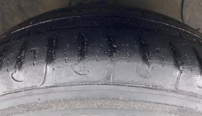 2017 Hyundai Grand i10 SPORTZ (O) AT 1.2 KAPPA VTVT, Petrol, Automatic, 53,867 km, Right Front Tyre Tread