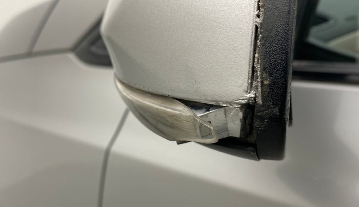 2017 Hyundai Grand i10 SPORTZ (O) AT 1.2 KAPPA VTVT, Petrol, Automatic, 53,867 km, Left rear-view mirror - Indicator light has minor damage