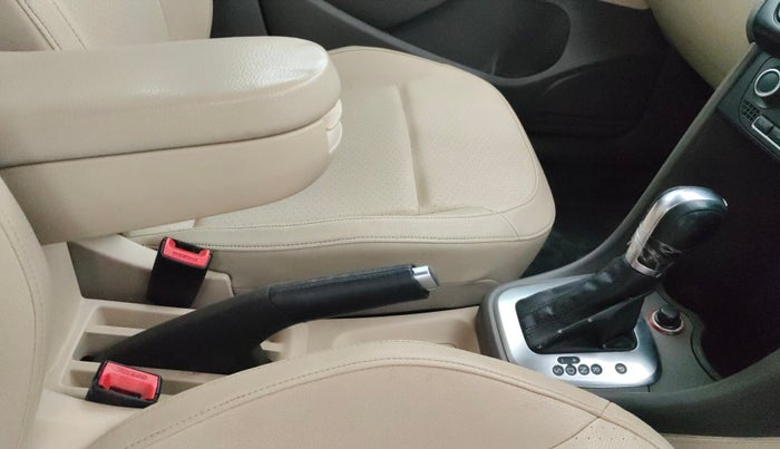 2013 Volkswagen Vento HIGHLINE PETROL AT, Petrol, Automatic, 81,198 km, Gear Lever