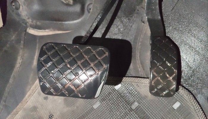 2013 Volkswagen Vento HIGHLINE PETROL AT, Petrol, Automatic, 81,198 km, Pedals