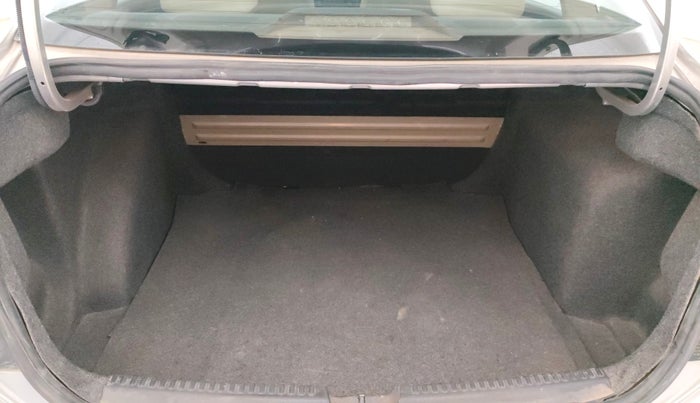 2013 Volkswagen Vento HIGHLINE PETROL AT, Petrol, Automatic, 81,198 km, Boot Inside