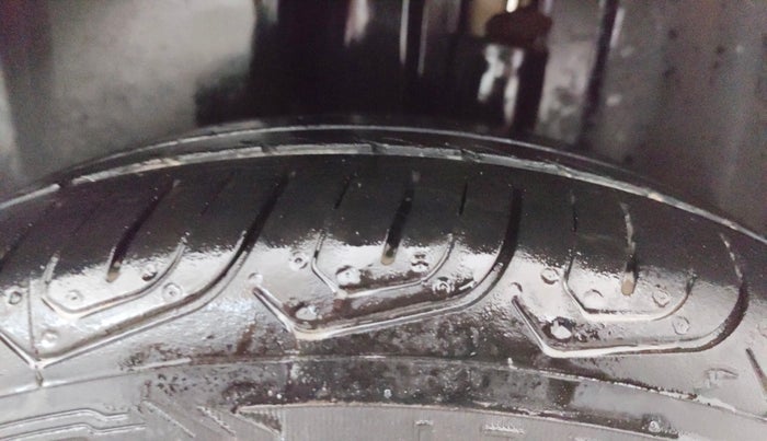 2013 Volkswagen Vento HIGHLINE PETROL AT, Petrol, Automatic, 81,198 km, Left Rear Tyre Tread