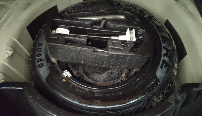 2013 Volkswagen Vento HIGHLINE PETROL AT, Petrol, Automatic, 81,198 km, Spare Tyre