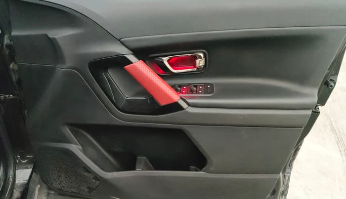 2023 Tata Safari XZ PLUS 2.0L RED DARK EDITION 7 STR MT, Diesel, Manual, 38,406 km, Driver Side Door Panels Control