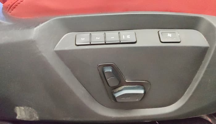 2023 Tata Safari XZ PLUS 2.0L RED DARK EDITION 7 STR MT, Diesel, Manual, 38,406 km, Driver Side Adjustment Panel