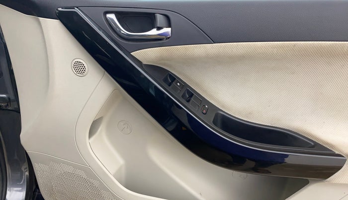 2021 Tata NEXON XZ PLUS PETROL SUNROOF, Petrol, Manual, 30,391 km, Driver Side Door Panels Control