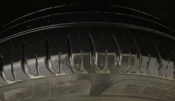 2022 Maruti Ertiga ZXI+ SHVS, Petrol, Manual, 45,483 km, Right Front Tyre Tread