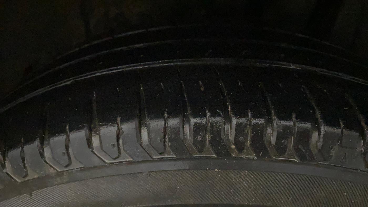2022 Maruti Ertiga ZXI+ SHVS, Petrol, Manual, 45,498 km, Left Rear Tyre Tread
