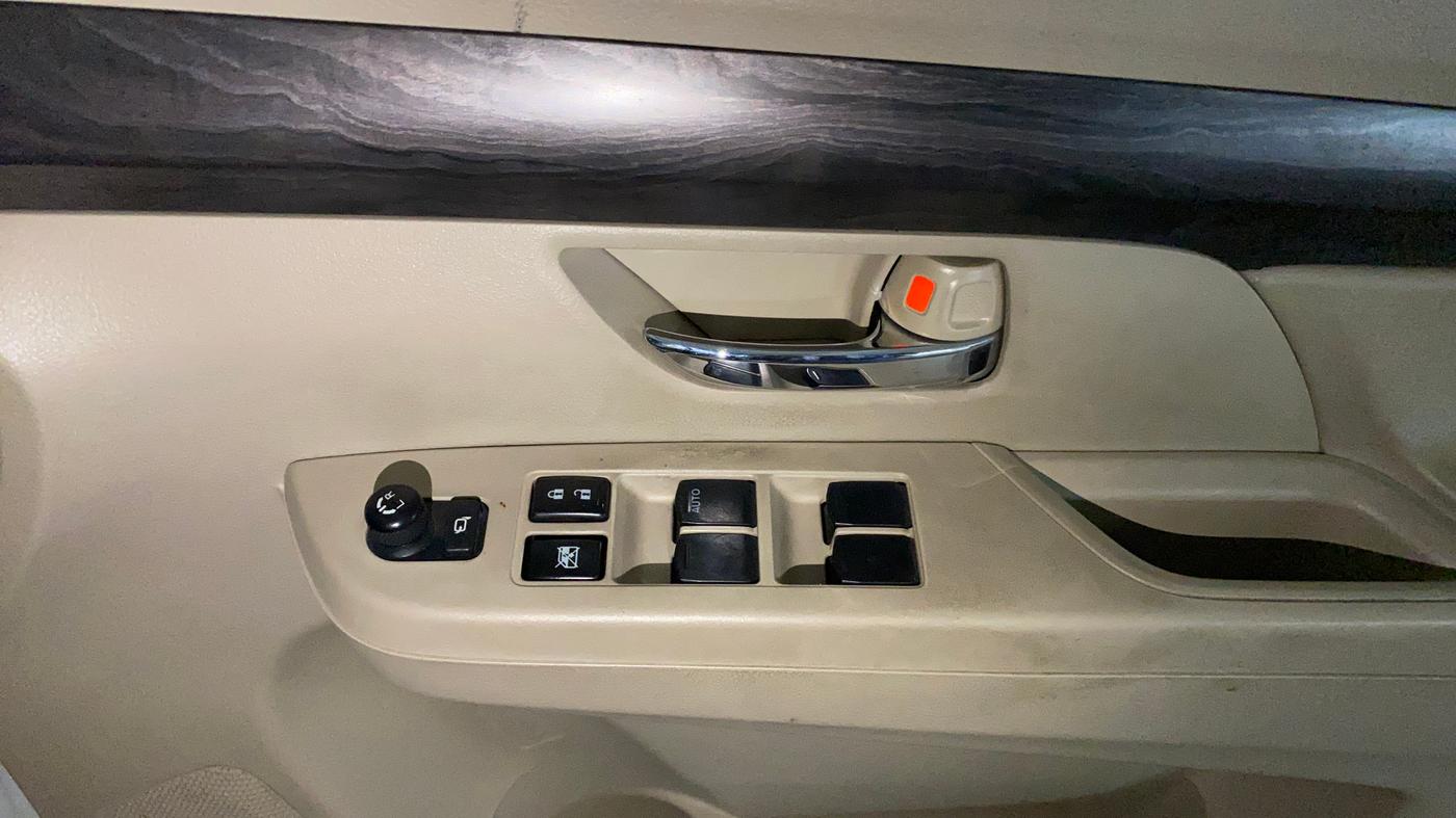 2022 Maruti Ertiga ZXI+ SHVS, Petrol, Manual, 45,498 km, Driver Side Door Panels Control