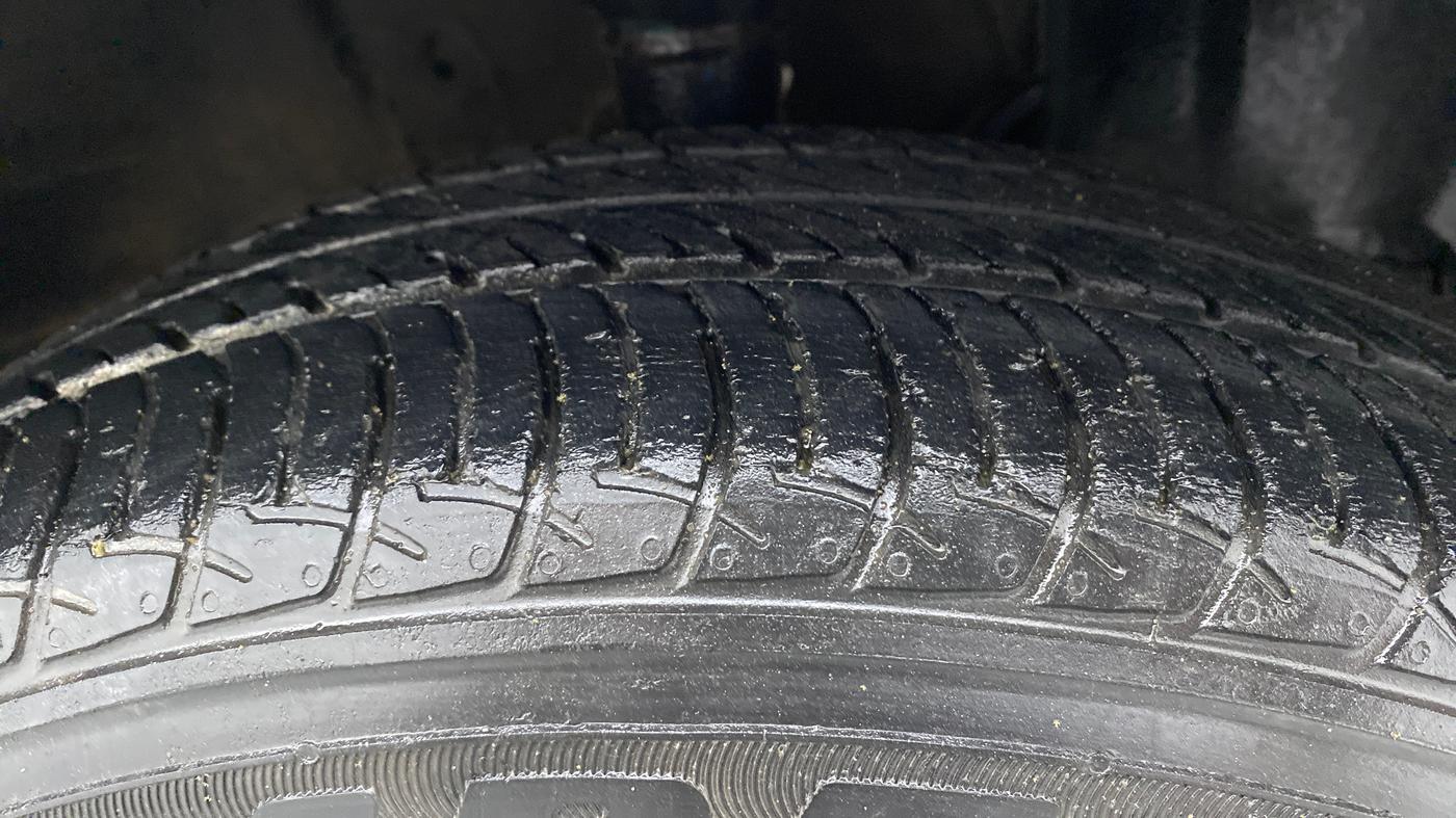 2019 Maruti New Wagon-R VXI 1.0 AMT, Petrol, Automatic, 28,633 km, Right Front Tyre Tread