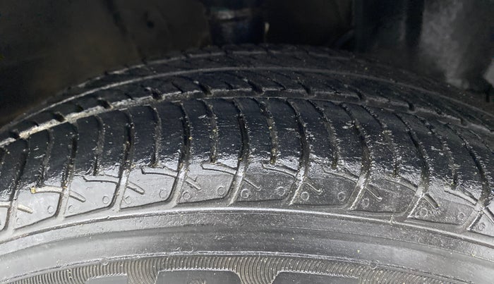 2019 Maruti New Wagon-R VXI 1.0 AMT, Petrol, Automatic, 28,633 km, Right Front Tyre Tread
