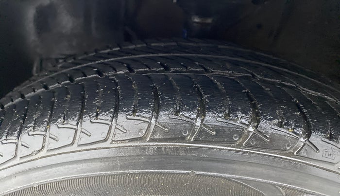 2019 Maruti New Wagon-R VXI 1.0 AMT, Petrol, Automatic, 28,633 km, Left Front Tyre Tread