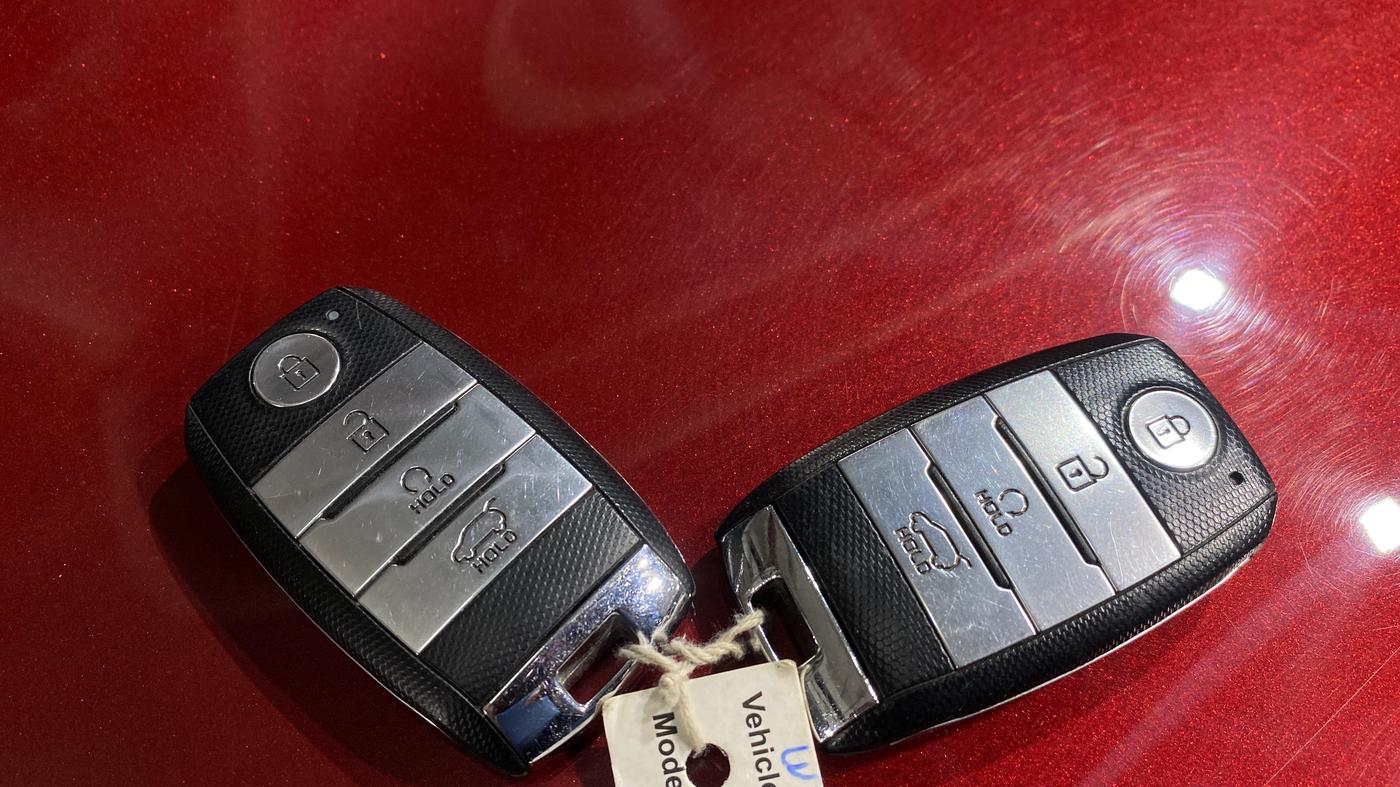 2022 KIA SONET HTX PLUS 1.0 IMT, Petrol, Manual, 34,056 km, Key Close Up