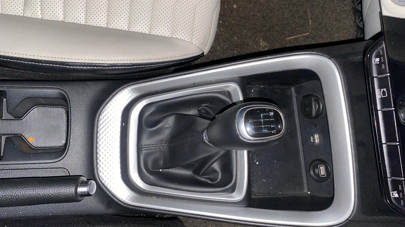 2022 KIA SONET HTX PLUS 1.0 IMT, Petrol, Manual, 34,056 km, Gear Lever