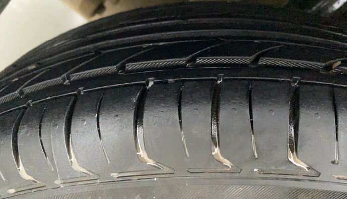 2013 Maruti Swift Dzire VXI, Petrol, Manual, 99,435 km, Right Rear Tyre Tread