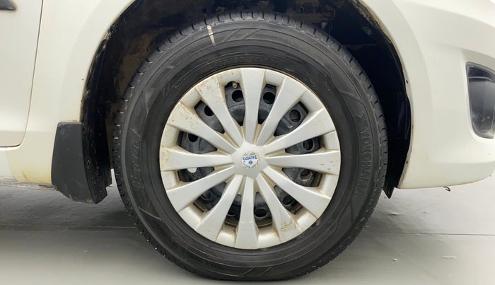 2013 Maruti Swift Dzire VXI, Petrol, Manual, 99,435 km, Right Front Wheel