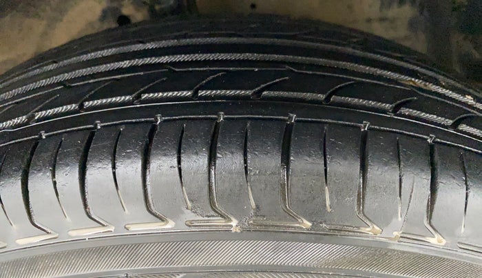 2013 Maruti Swift Dzire VXI, Petrol, Manual, 99,435 km, Right Front Tyre Tread