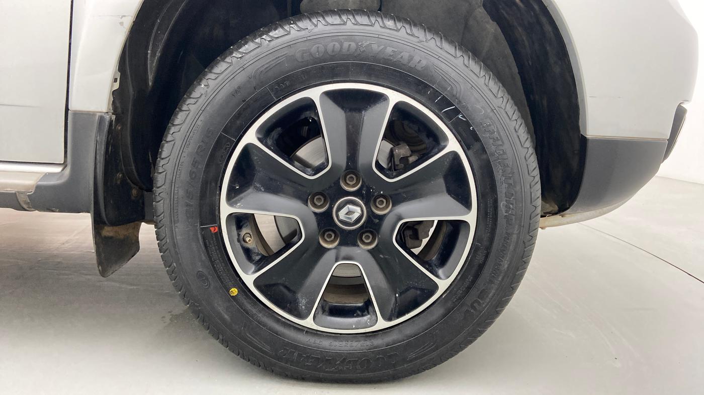 2018 Renault Duster RXZ AMT 110 PS, Diesel, Automatic, 72,956 km, Right Front Wheel
